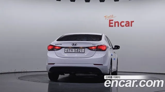 Hyundai Avante — фото 4