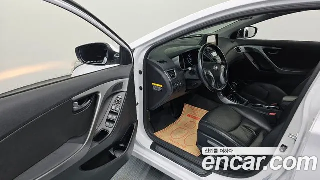 Hyundai Avante — фото 10