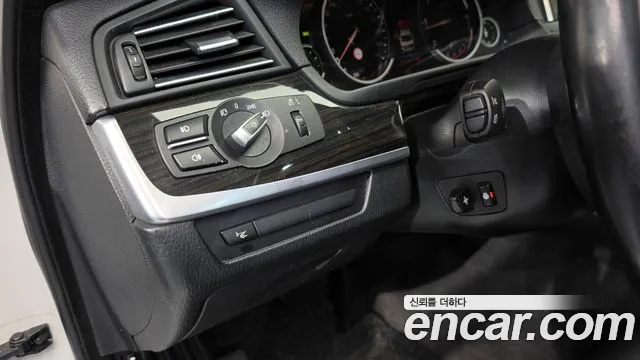 BMW 5-Series — фото 17