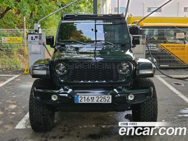 Jeep Wrangler — фото 1