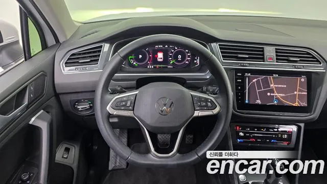 Volkswagen Tiguan — фото 14