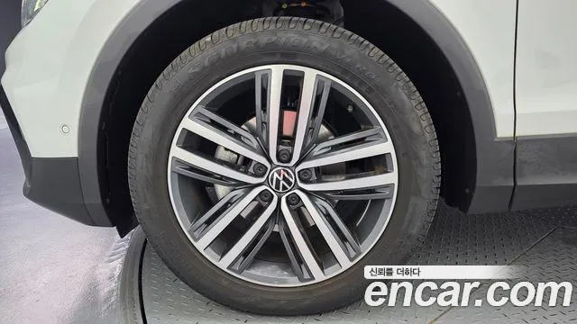 Volkswagen Tiguan — фото 5