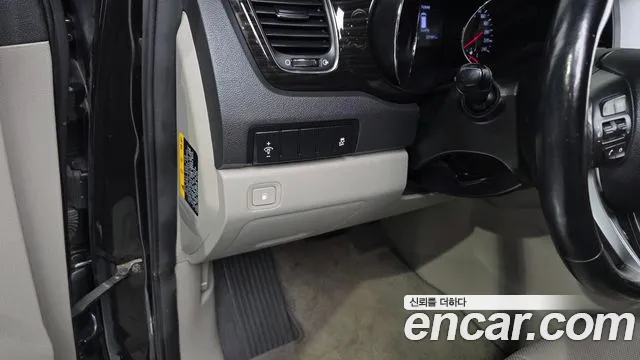 Kia Carnival — фото 29