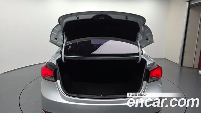 Hyundai Avante — фото 20