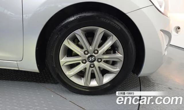 Hyundai Avante — фото 21