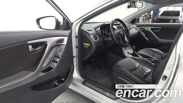 Hyundai Avante — фото 10