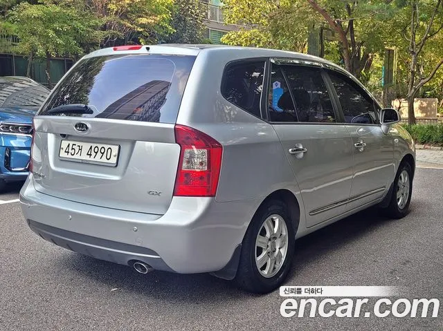 Kia Carens — фото 2
