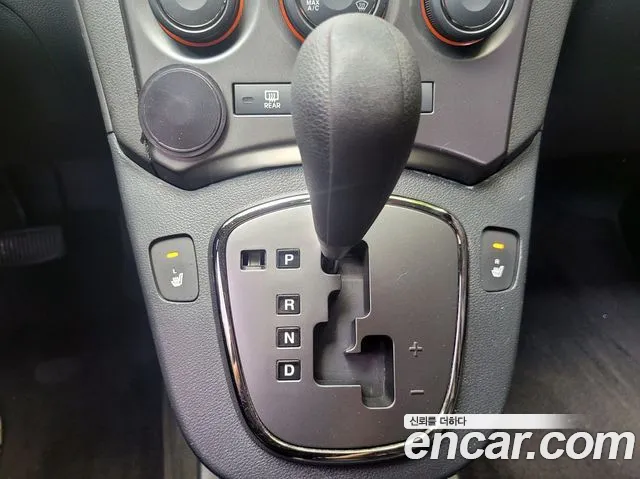 Kia Carens — фото 10