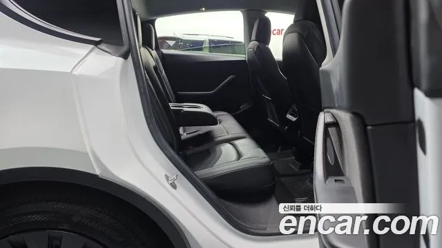 Tesla Model Y — фото 11