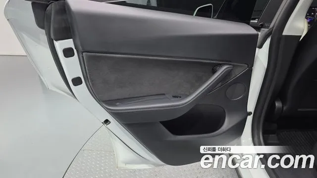 Tesla Model Y — фото 25