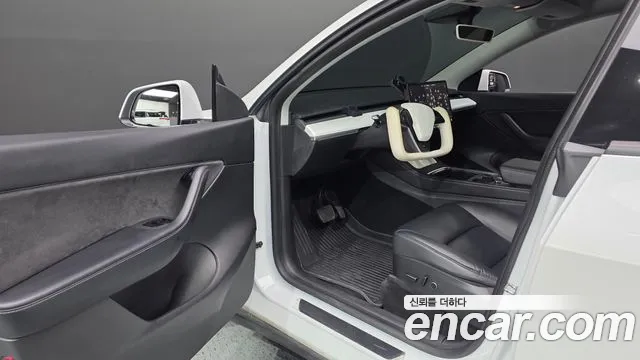 Tesla Model Y — фото 10