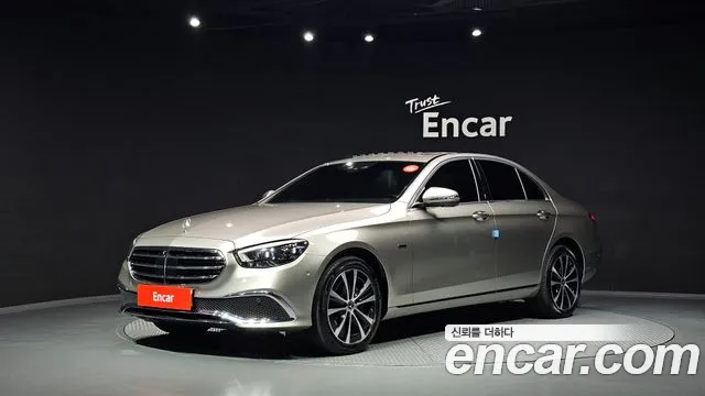 Mercedes-Benz E-Class — фото 1