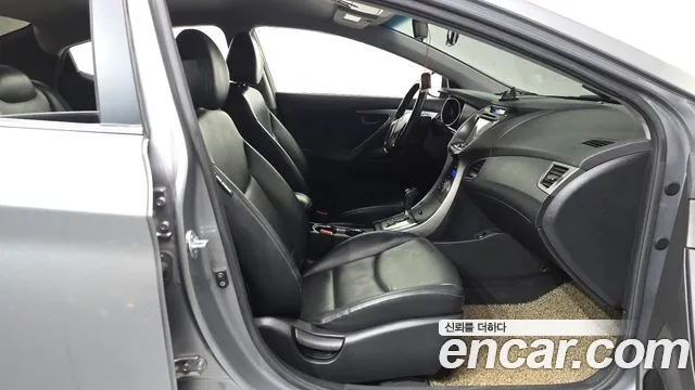 Hyundai Avante — фото 11