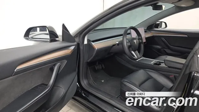 Tesla Model 3 — фото 10