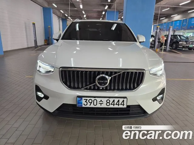 Volvo XC40 — фото 2