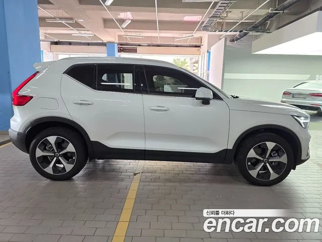 Volvo XC40 — фото 5