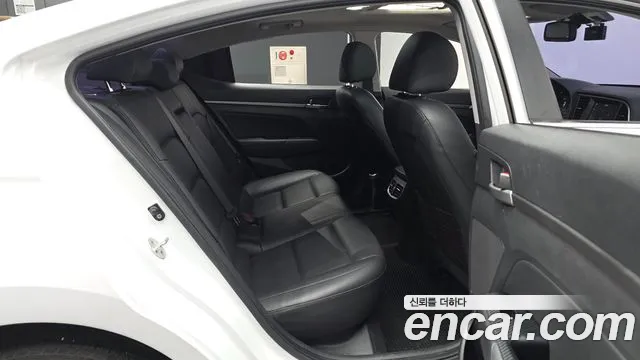Hyundai Avante — фото 12