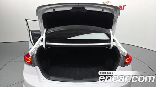 Hyundai Avante — фото 20