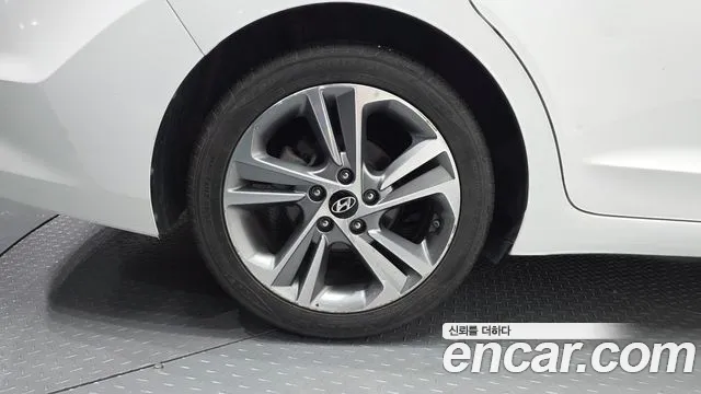 Hyundai Avante — фото 21