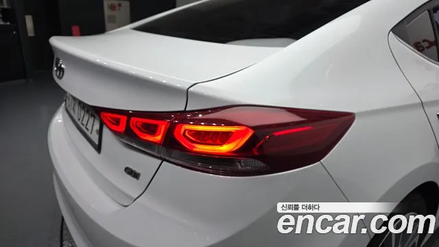 Hyundai Avante — фото 23