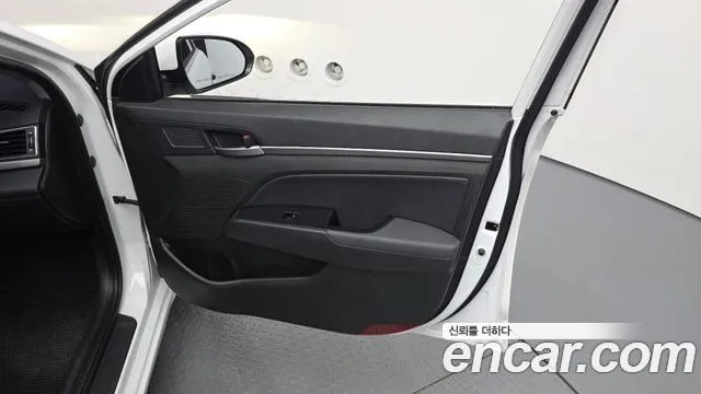 Hyundai Avante — фото 24