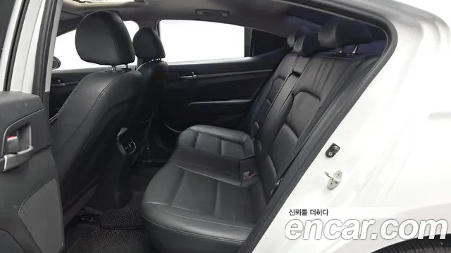 Hyundai Avante — фото 26