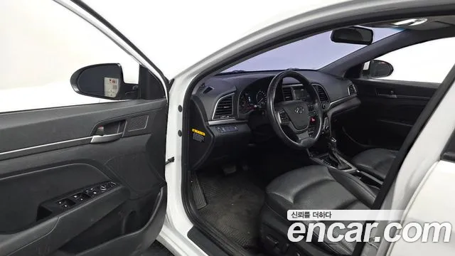 Hyundai Avante — фото 10