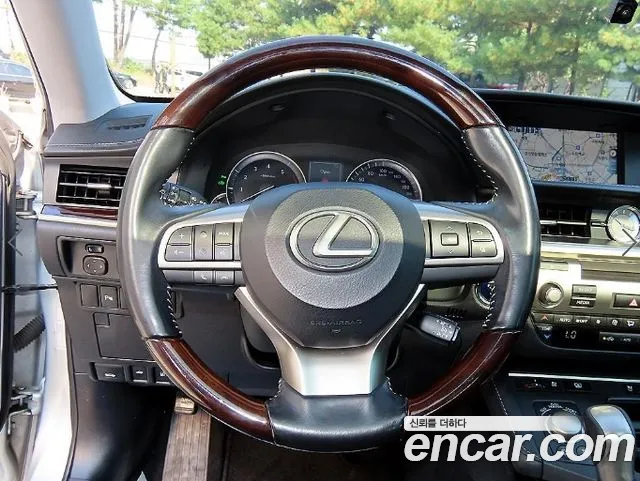 Lexus ES — фото 8