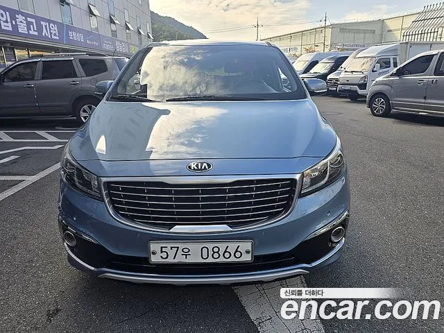 Kia Carnival — фото 1