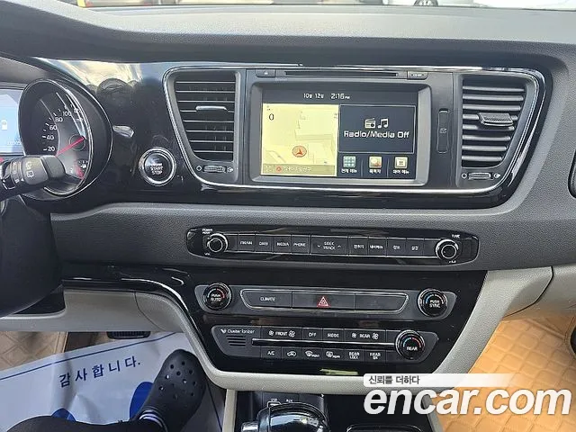 Kia Carnival — фото 11