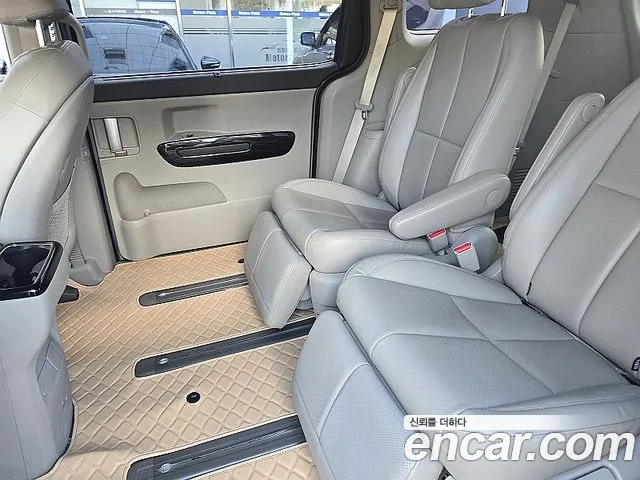 Kia Carnival — фото 17