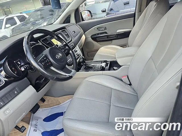 Kia Carnival — фото 18