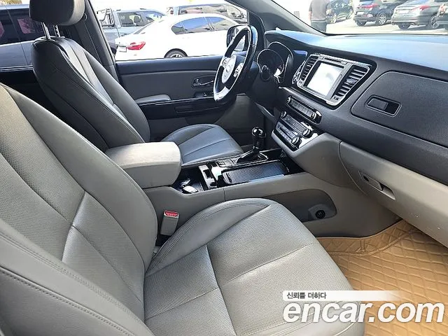 Kia Carnival — фото 19
