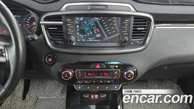 Kia Sorento — фото 12