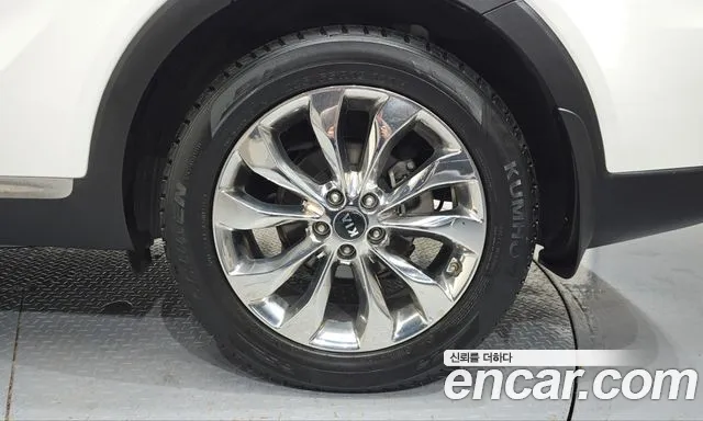 Kia Sorento — фото 21