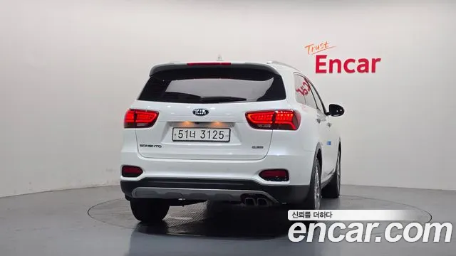 Kia Sorento — фото 4
