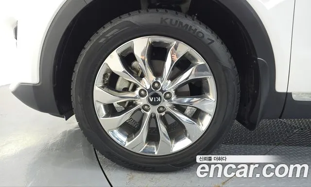 Kia Sorento — фото 5