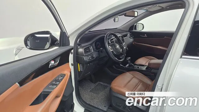 Kia Sorento — фото 10