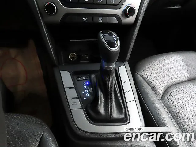 Hyundai Avante — фото 12