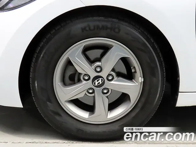 Hyundai Avante — фото 20