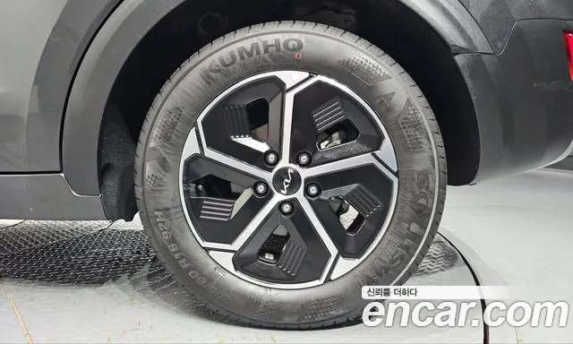 Kia Niro — фото 21