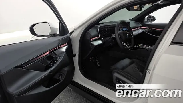 BMW 5-Series — фото 10