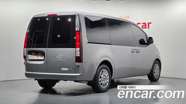 Hyundai Staria — фото 2
