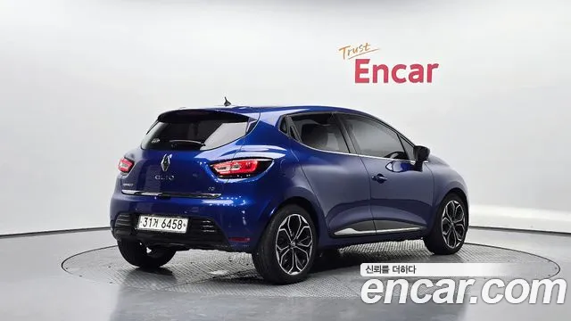 Renault Clio — фото 1