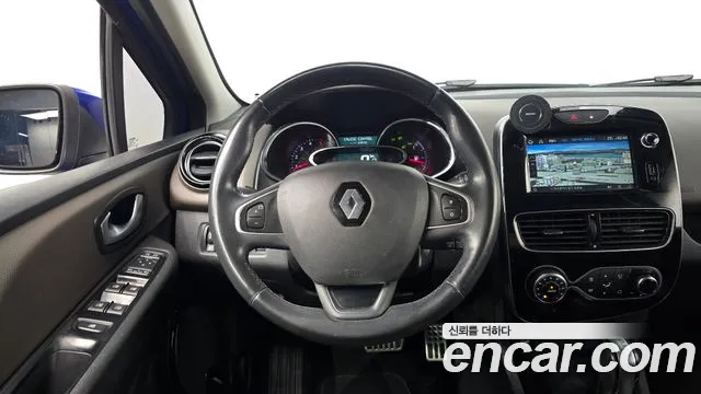 Renault Clio — фото 12