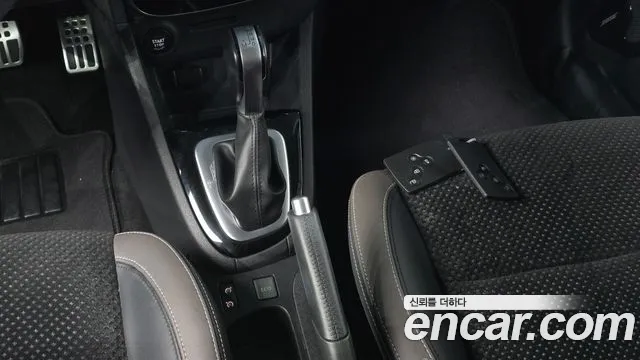Renault Clio — фото 8
