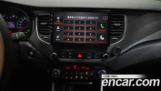 Kia Carens — фото 14
