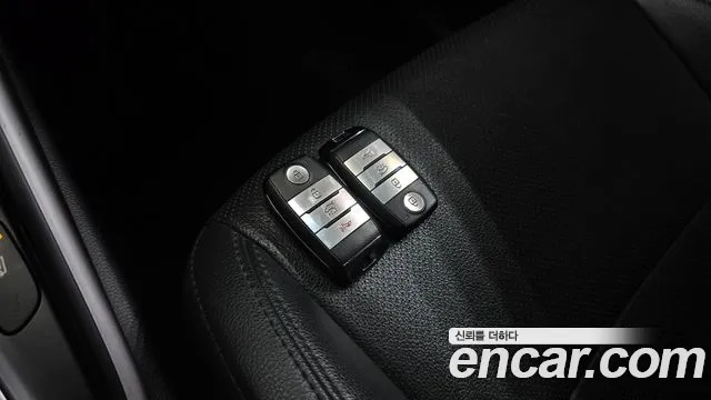 Kia Carens — фото 17