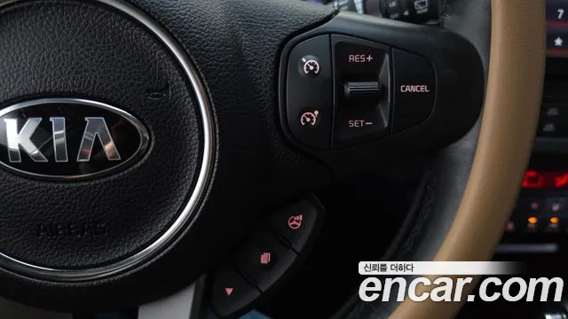 Kia Carens — фото 20