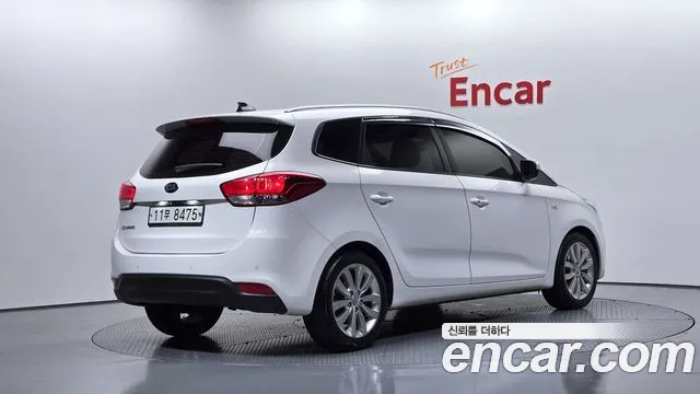 Kia Carens — фото 2